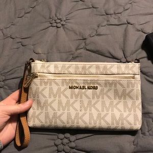 Micheal Kors wristlet
